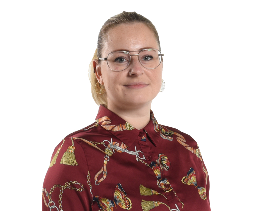 Dette billede har en tom ALT-egenskab (billedbeskrivelse). Filnavnet er Camilla-dec.-2022-portraet-net.jpg